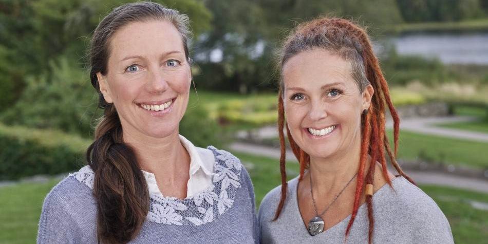 Martina och Lotta på Mölnlycke Yoga o MeditationCenter